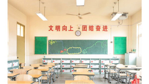 教室照明改造，选择什么样的教室护眼灯才能有效降低<i style='color:red'>学生近视</i>率？